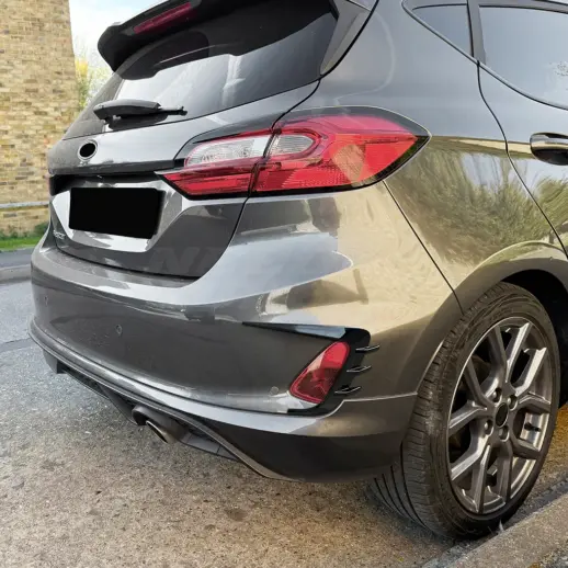 Achterbumper canards voor Ford Fiesta Mk8 (JA8-JR8) Standard & ST & Active – Sport Look, Hoogglans Zwart