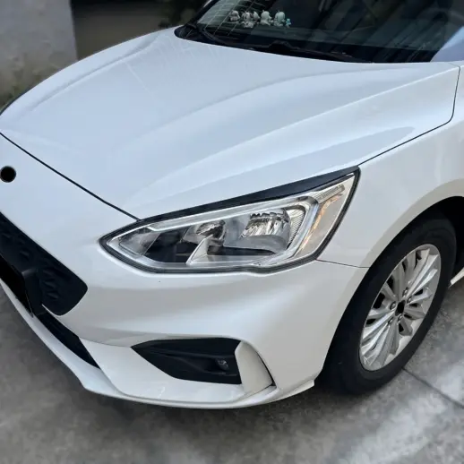 Koplampspoilers voor Ford Focus Mk4 (C519) Pre-Facelift Standard & ST & Active – Sport Look, Hoogglans Zwart