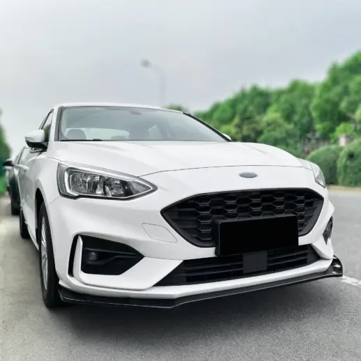 Voorspoiler voor Ford Focus Mk4 (C519) Pre-Facelift ST – ST Look, Hoogglans Zwart